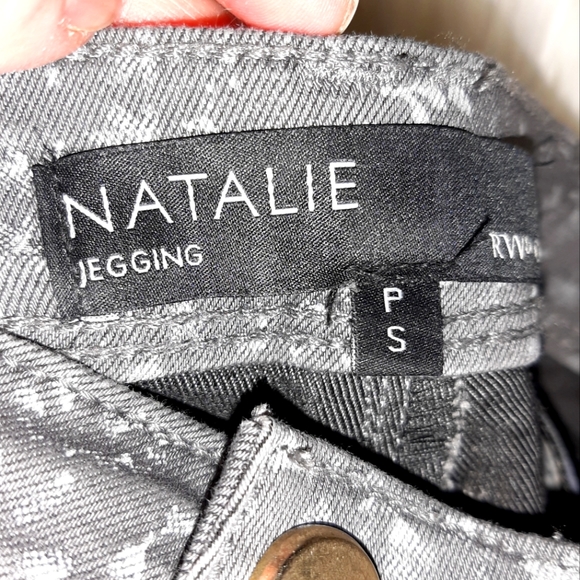 RW&CO Grey Floral Jegging - Picture 10 of 12